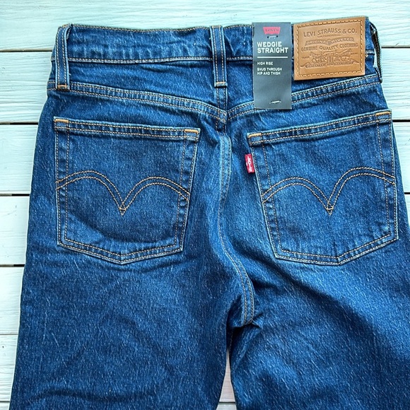 NWT Levi’s Wedgie Straight Dark Wash size 24 - Picture 7 of 9